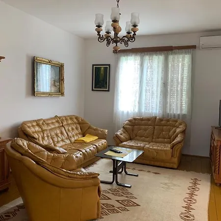 аjdemote 度假居 Topola